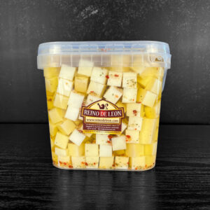 Queso de Oveja en Aceite, Ajo, Perejil y Cayena. CUBO